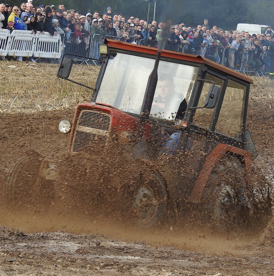 Wyścigi traktorów na powitanie jesieni